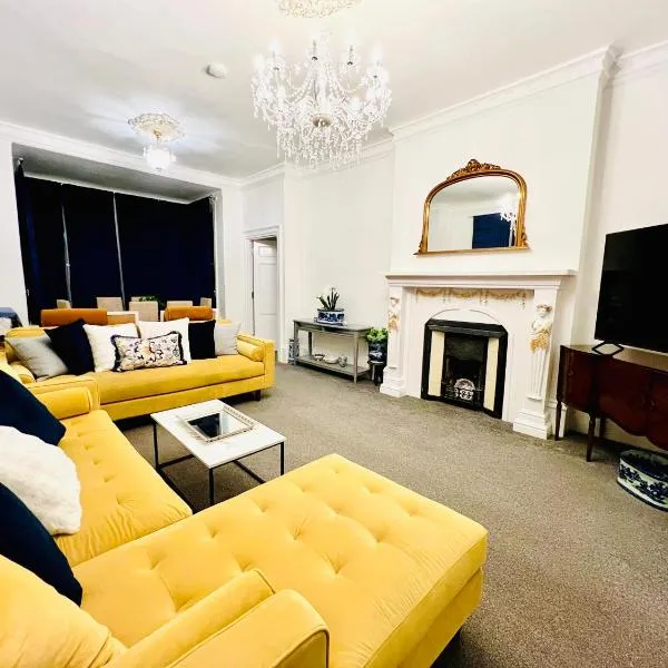 Flat 3 Marine Parade House, 1 East Cliff - Next to Dover Port, White Cliffs, Beach, Castle, hotel in Dover