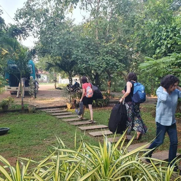 RUWINSONS Canal Garden, מלון באנוראדפורה