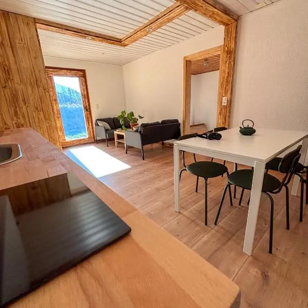 Le Lundi au Soleil, Hotel in Vollèges