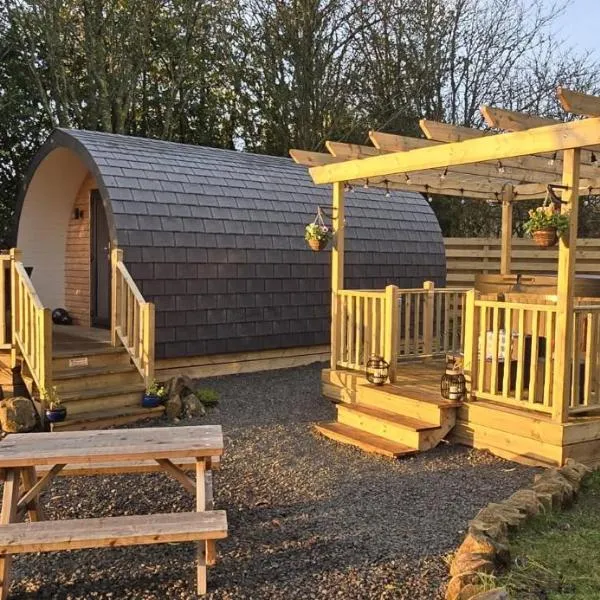 Campsie Luxury Pods with hot tub, hotel v destinaci Glasgow