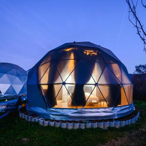 Sun Garden Glamping Domes, hotel in Călimăneşti