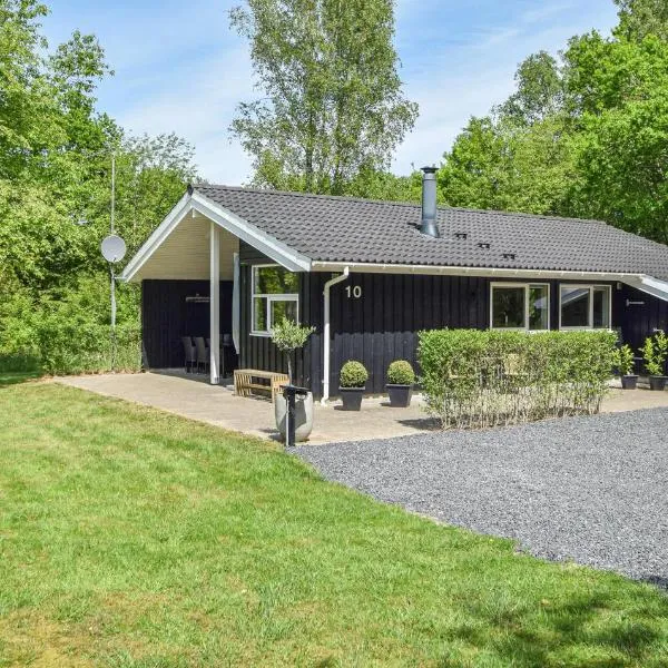 Holiday Home Give With Hot Tub X, hotel in Lindet