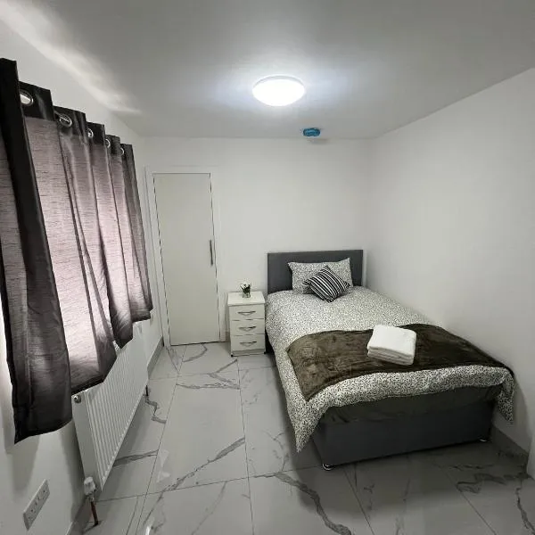 93 New Road, khách sạn ở Harmondsworth
