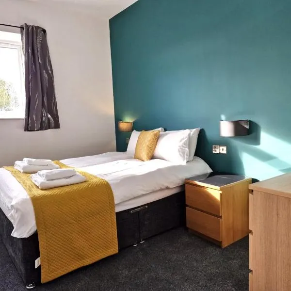 Alberton Apartments - Spacious - Newly Renovated, hotel in Bristol