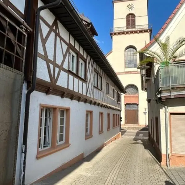 Hotel Kreuz Renchen, hotel v destinaci Renchen