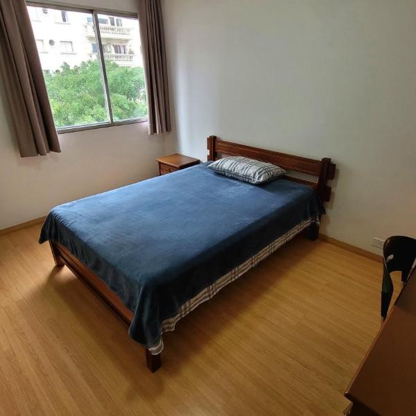 Quarto e banheiro privativos no Jardins