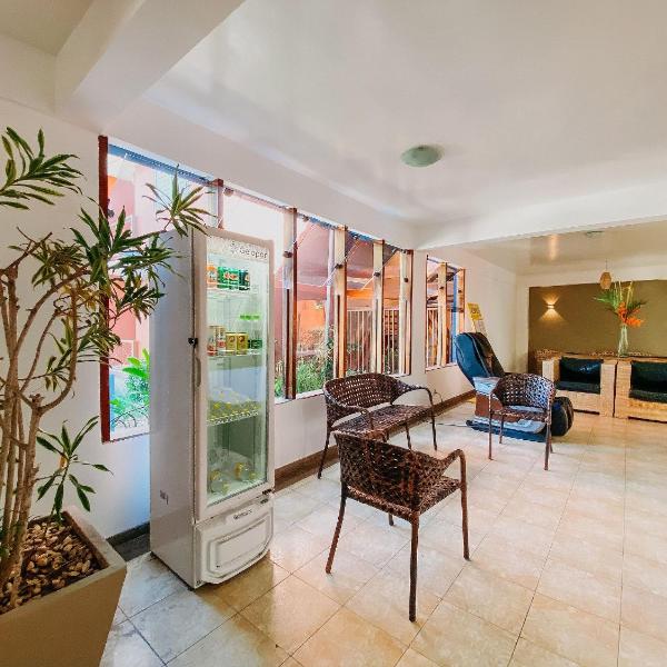 Flat's com 1 quarto, frente praia de Taperapuã, atravessou a rua está na praia, Condomínio Boulevard da Praia conta com piscina, sauna, sala de jogos além de café da manhã como cortesia - Foto 2