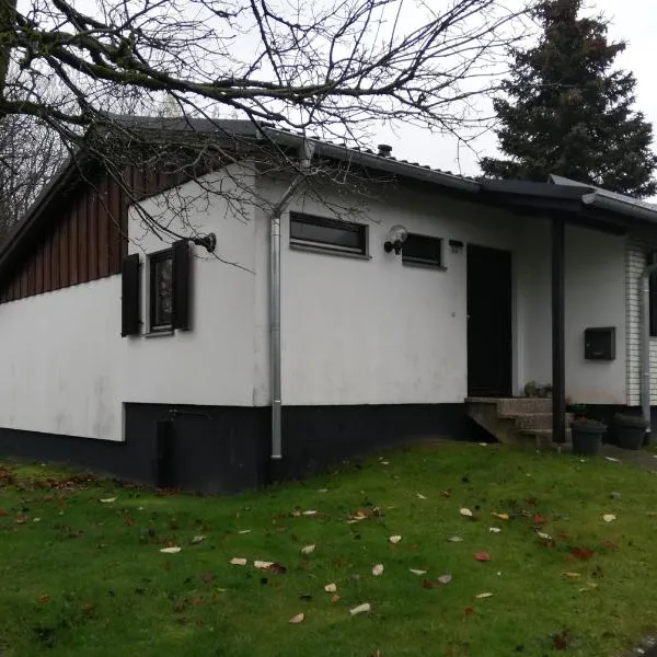 Gemütlicher Ferienbungalow in Usseln bei Willingen, kostenloses WLAN, hotel in Willingen