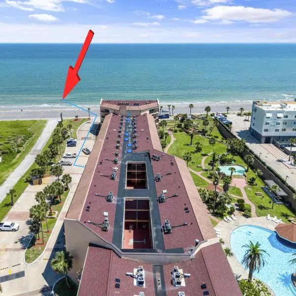 Oceanview Two Balconies Heated Pool Walk to beach, hotel v mestu Galveston