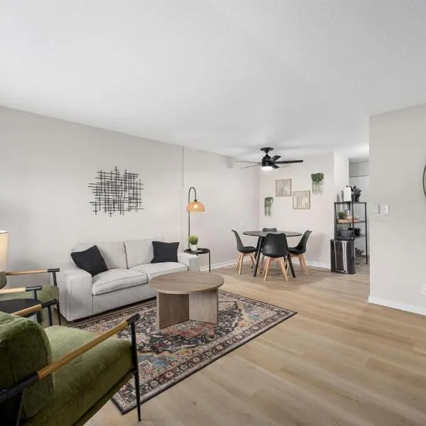 Hines Haven - Unit 2 - Perfect BNB for YOU, hotel in Peoria
