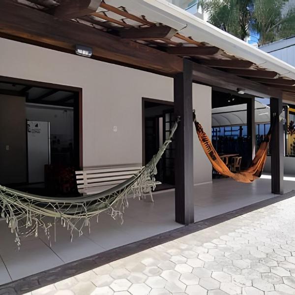 Linda casa 350 metros do mar 3 suítes + 2 quartos