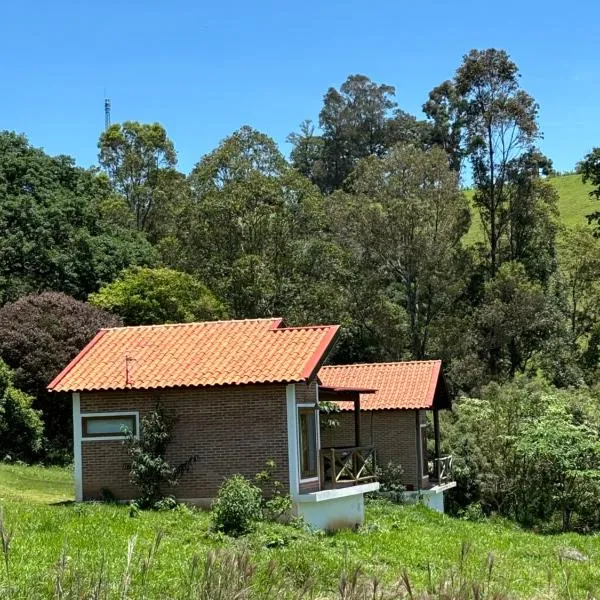 Chalés Villa Serrinha - Chalé 01, hotel v destinaci Bueno Brandão