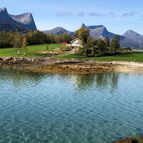 Efjord and Stetind Resort - Cabin Kobbernestinden, hotel v destinaci Ballangen