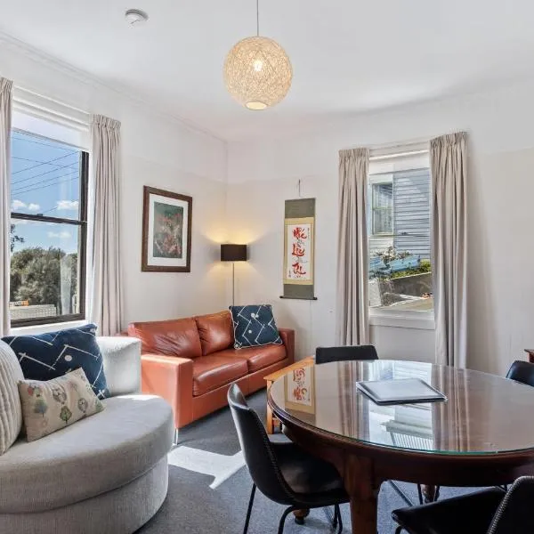 Sir Tom inner city living with off street parking，位于霍巴特的酒店