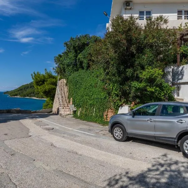 Apartments by the sea Igrane, Makarska - 22690, hotelli Igranessa