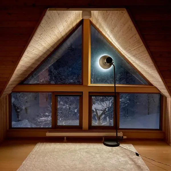 Cottage with views of the Niseko mountain range - Mountain View Niseko, hotel in Niseko