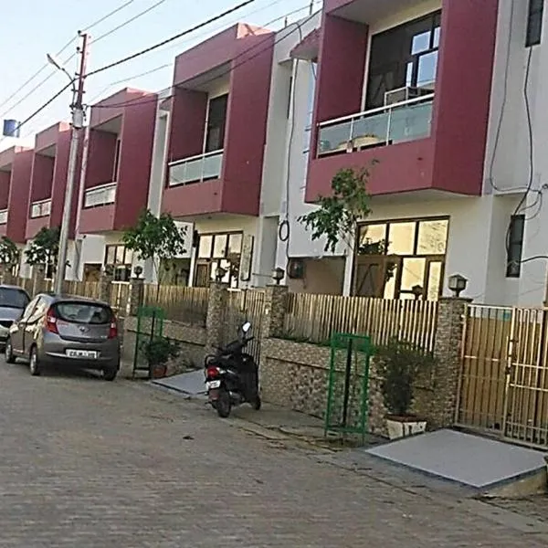 Shri Achyutam Villa - Offering Best Value in Vrindavan, hotel v destinaci Vrindavan