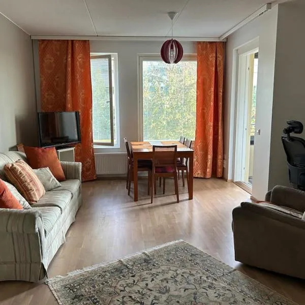 Tilava kolmio aseman vieressä kaksi makuuhuonetta, hotel en Vantaa