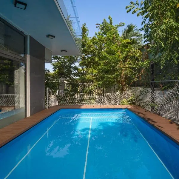 Nhat Villa 5br full AC near MY KHUE BEACH Western Town, hotel i Da Nang