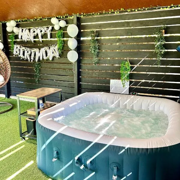 TT Relax - Private Jakuzzi - Hajdúszoboszló, hotel v destinaci Hajdúszoboszló