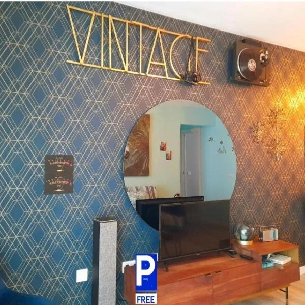80s Loft ViNTAGE 15' Málaga Airport Free Guest Parking, hotel v destinaci Alhaurín de la Torre