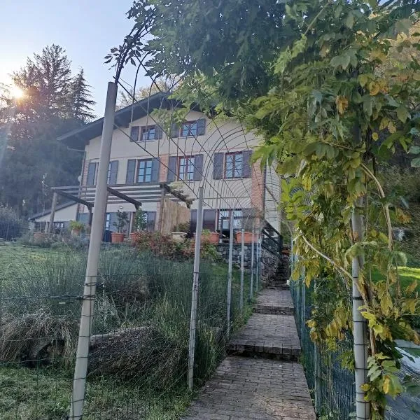 Camera matrimoniale - La Casa di Alice, hotel v destinaci Valbrona