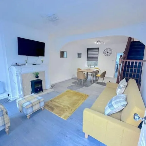 Entire 3bedroom home can sleep 5, hotel in Gillingham