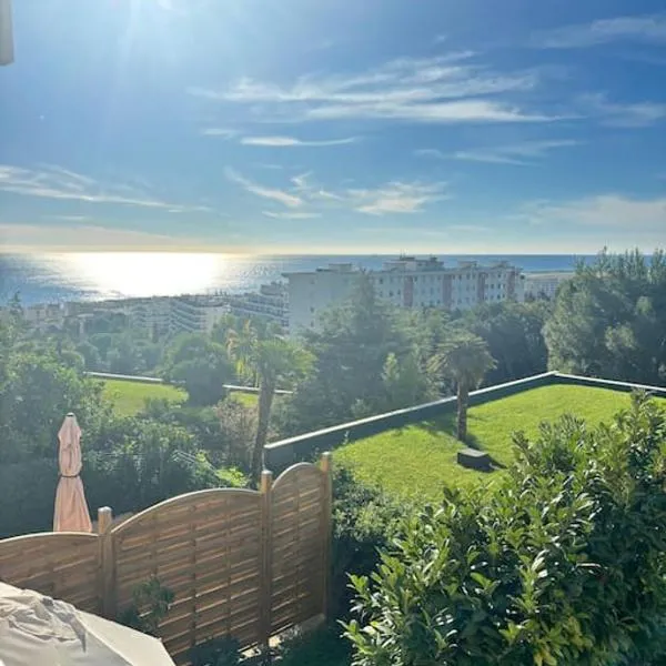 Appartement lumineux Vue Mer, Piscine et tennis, hotel in Nice