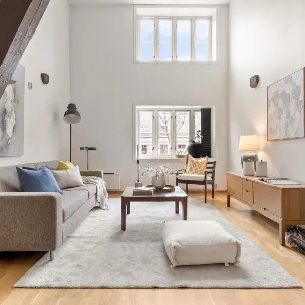 Charming Loft, High Ceiling !Modern & Central, Free private Parking 7 min walking !, hotel in Trondheim
