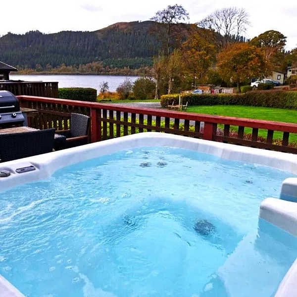 Lodge by the Lake - Lake District - Hot Tub, hotel v destinaci Bassenthwaite