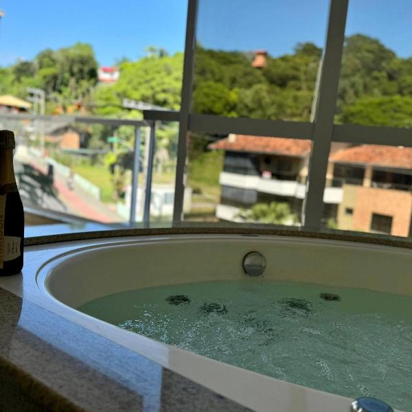 A17 - APARTAMENTO ALUGUEL DE TEMPORADA 03 SUÍTES PRÓXIMO AO MAR NO CENTRO DE BOMBINHAS - Foto 4