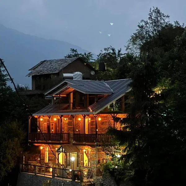 Rustic Roots Home Stay，纳加尔的飯店