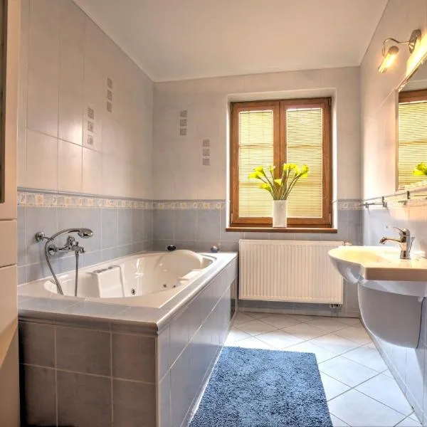 Penzión Grobský Dvor, hotel v destinaci Slovenský Grob