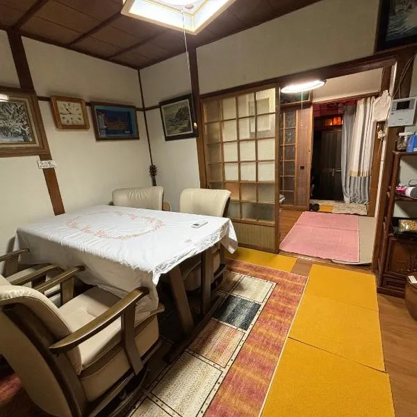 AnNam Stay HOTARUGAIKE - - whole two story house rental、豊中市のホテル