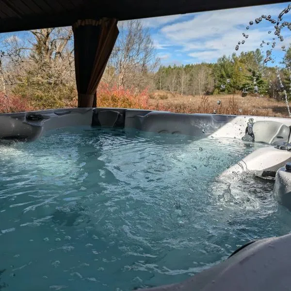 The Nest in the Forest Bed and Breakfast (Hot tub and Sauna), hotel v destinaci Lakefield