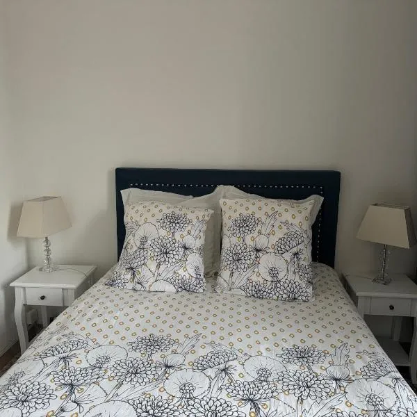 Studio Le Mansart au pied du Château Insead, hotel v destinaci Fontainebleau