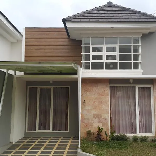 Villa Asri, hotel in Batu