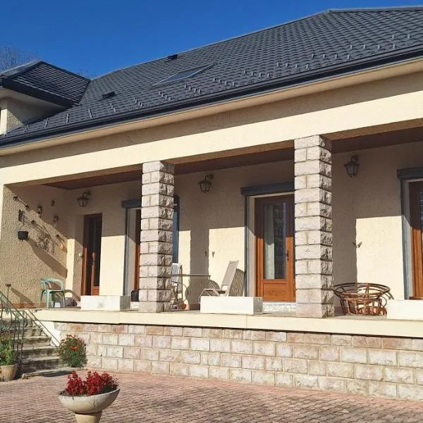 La Villa des Sources, hotel v destinaci Langogne