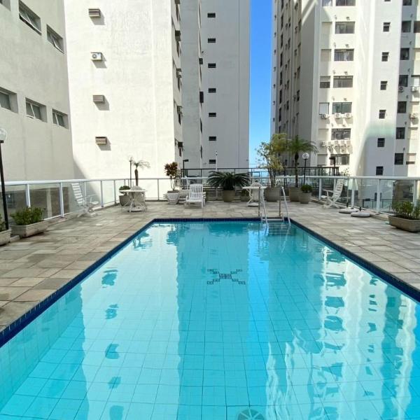 Apartamento no Calçadão da Praia das Pitangueiras - Ar Condicionado - 10 Pessoas
