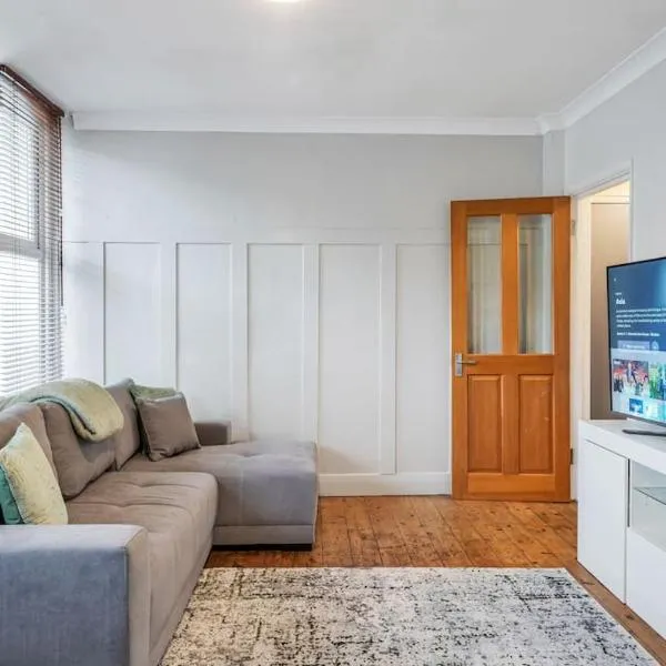 Spacious Private Apartment In Central Dartford With Free Parking TFL Zone 6, hotel em Kent