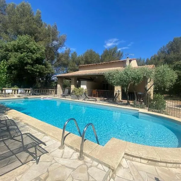 Le Domaine d'Alèzen, hotel a Grans
