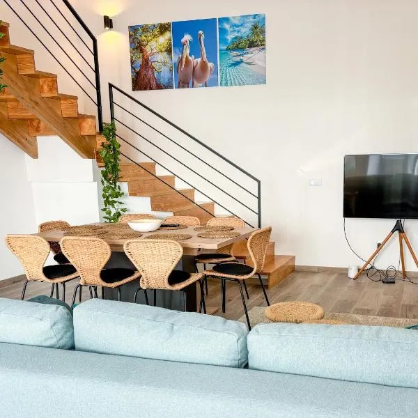 Spacious house, up 8 people centrally in Cascais, hotel em Cascais