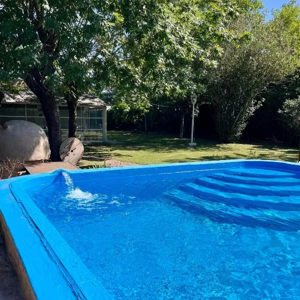 Quinta a metros del Parque Municipal y La Antigua Pulpería, hotel a Mercedes