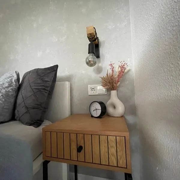 Alte Schule - modernes Apartment, hotel in Warnow