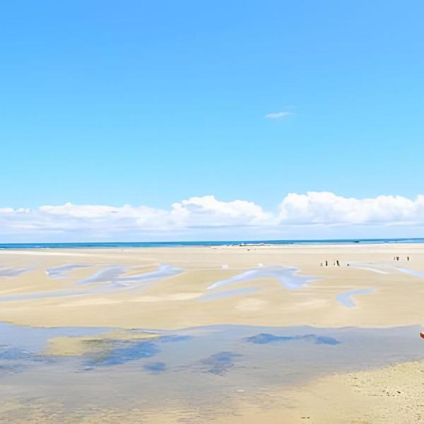 Casa paradisíaca pé na areia.