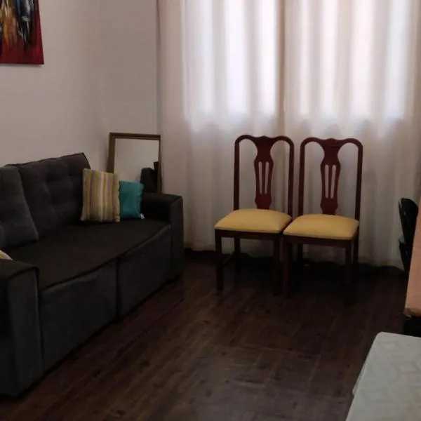 Apt, espaço inteiro no 1° andar., hotel in Canoas