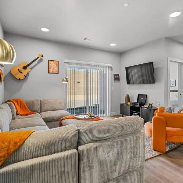 Luxury Apt, Gym, King Bds, Comfy Sectional, hotel en Rogers