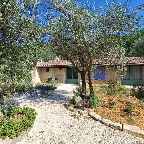 Domaine du Val des Nymphes - Chambres d'hôtes, hotel in La Garde-Adhémar