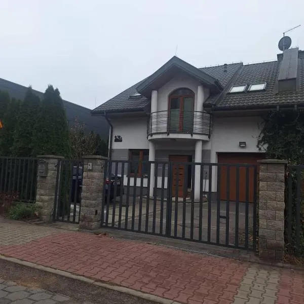Villa Varzob, hotel ve Varšavě