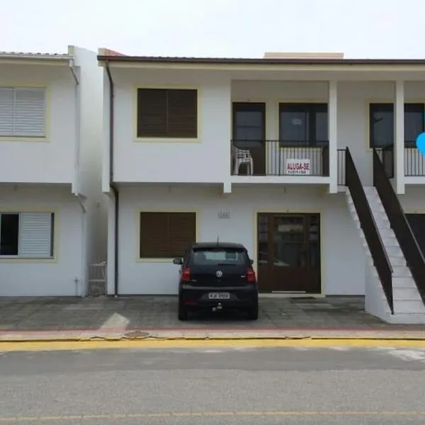 Apartamento no centro de Garopaba bem próximo a praia, hotel v destinaci Garopaba